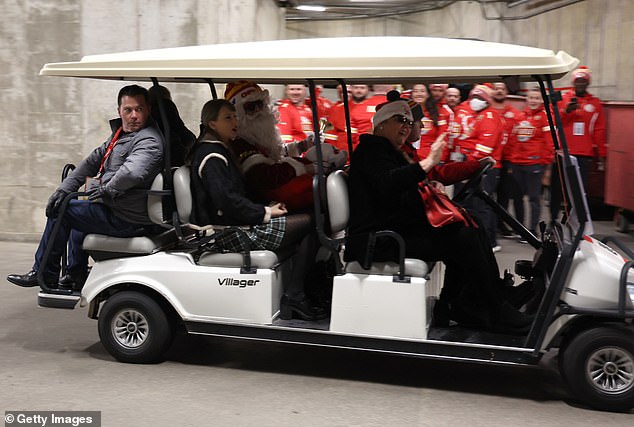 The pair of VIPs head into the stadium ahead of the Christmas Day showdown vs Las Vegas