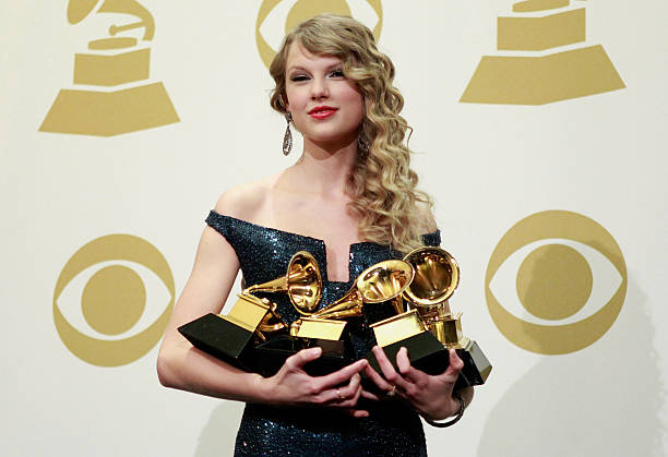 Musician Taylor Swift poses in the press room at the 52nd Annual GRAMMY Awards held at Staples Center on January 31, 2010 in Los Angeles, California.