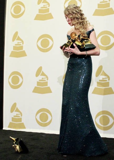 Musician Taylor Swift poses in the press room at the 52nd Annual GRAMMY Awards held at Staples Center on January 31, 2010 in Los Angeles, California.