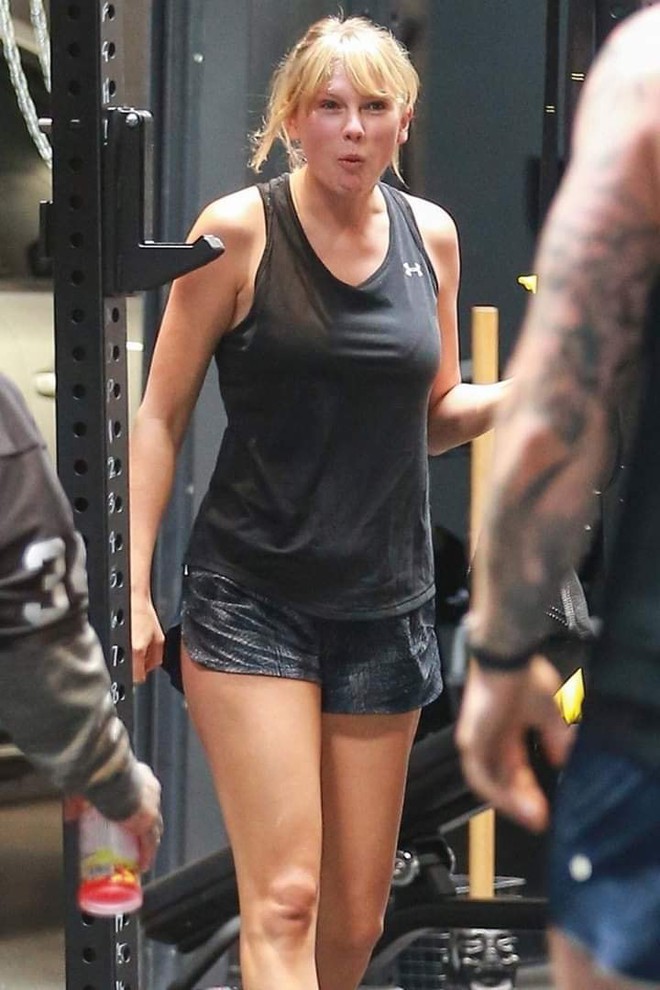 Đây là Taylor Swift đi tập gym: Mặt mộc phờ phạc mướt mải mồ hôi, body "đô  con" và hình như lại tăng cân nữa rồi?