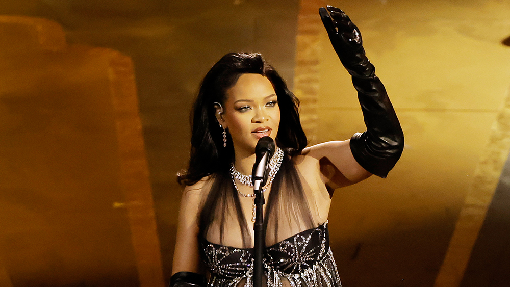 Watch Rihanna Stun Oscars With Rousing First 'Lift Me Up' Performance