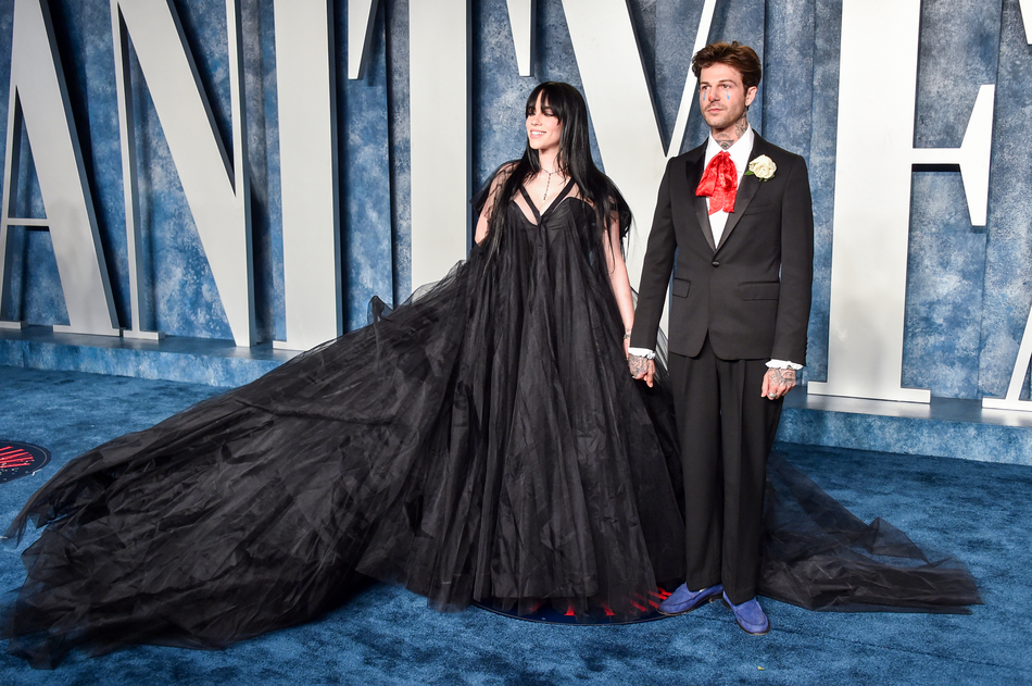 Billie Eilish Dons Dramatic Goth Dress at Vanity Fair Oscar Party 2023 –  Footwear News