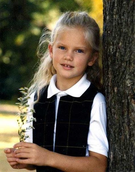 20 Pictures of Young Taylor Swift Before She Was Famous | Taylor swift childhood, Young taylor swift, Taylor swift cute