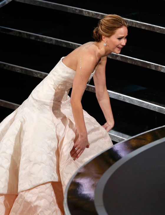 The secret of the most beautiful fall at the Oscars: Because of the 95 billion dress, related to Princess Diana? - Photo 3.