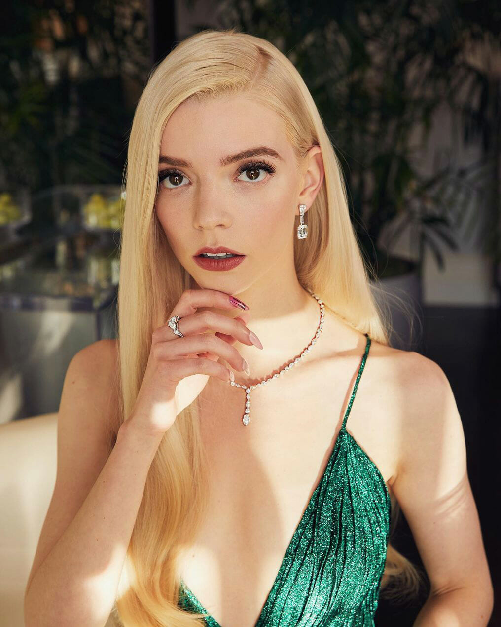  Anya Taylor-Joy wearing Tiffany jewelry during the Golden Globes.