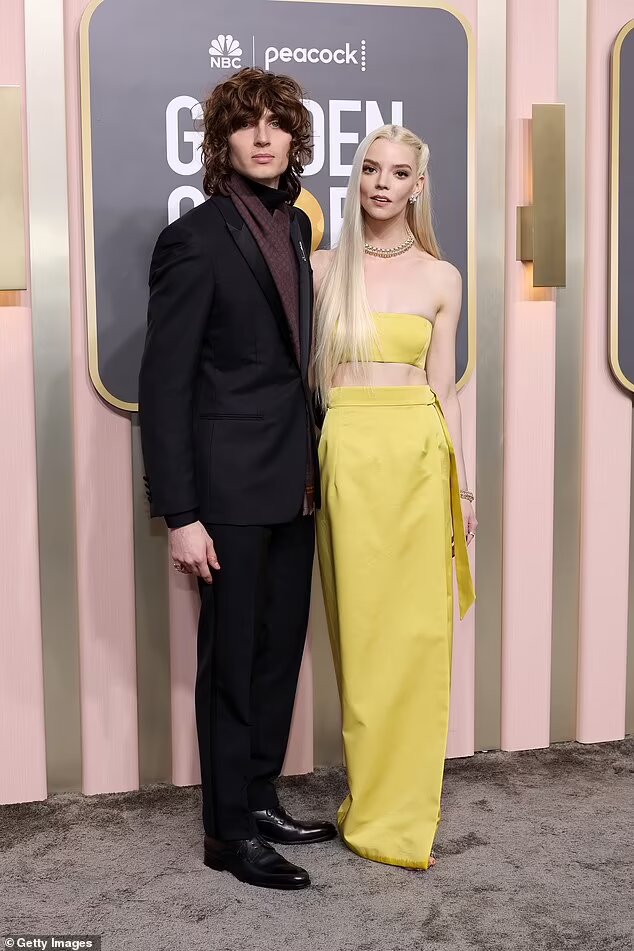 Fall in love with the couple style of Dior Ambassador Anya Taylor-Joy and her fiance: Matching every detail - Photo 4.