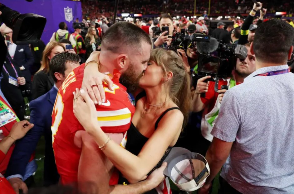 Travis Kelce Kisses Taylor Swift, Dances to 'Look What You Made Me Do'