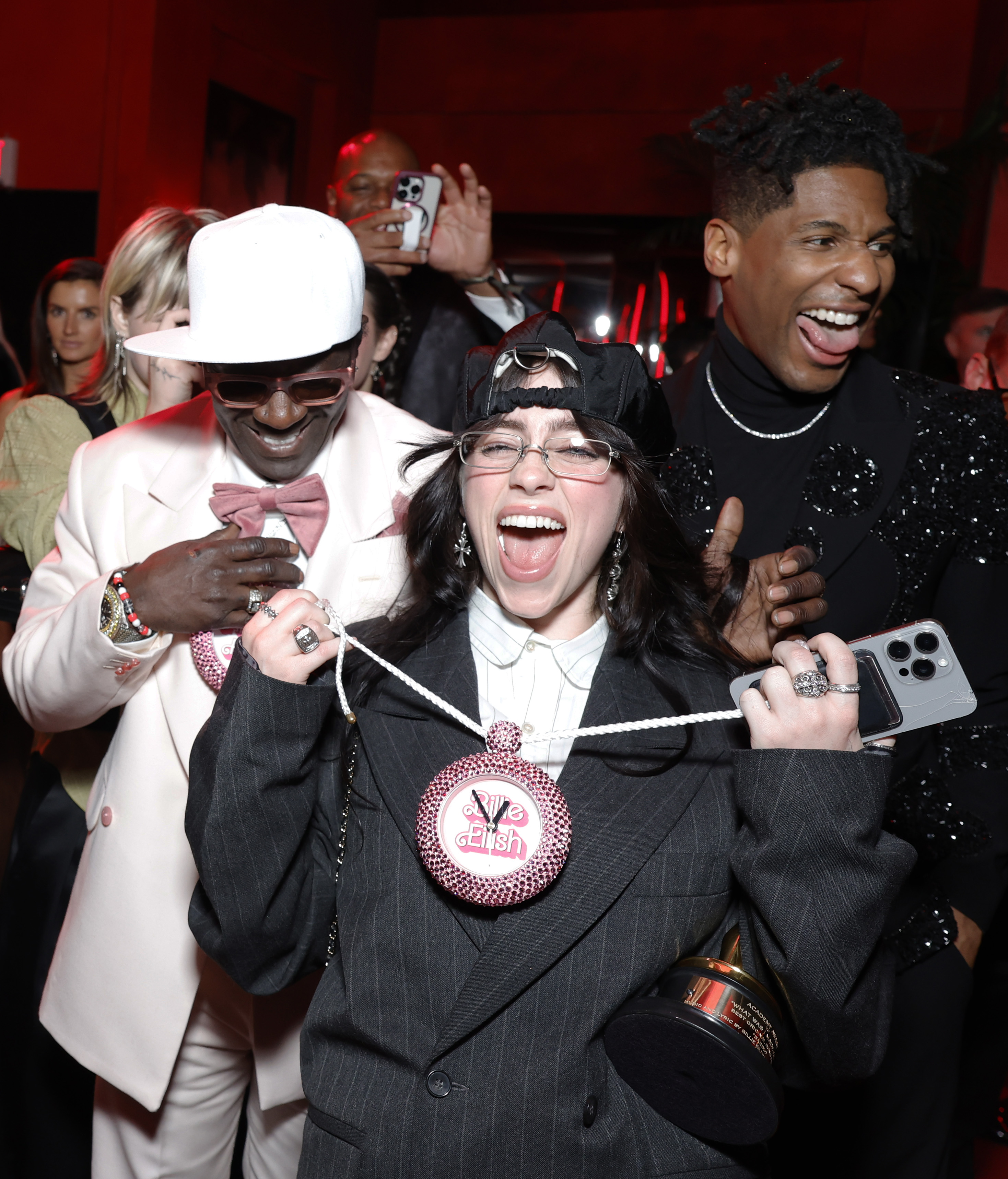 Entertainment Tonight on X: "You know it's about to be a good time when  Flavor Flav gives Billie Eilish her own clock necklace. #Oscars  https://t.co/MAANdmuUl8" / X