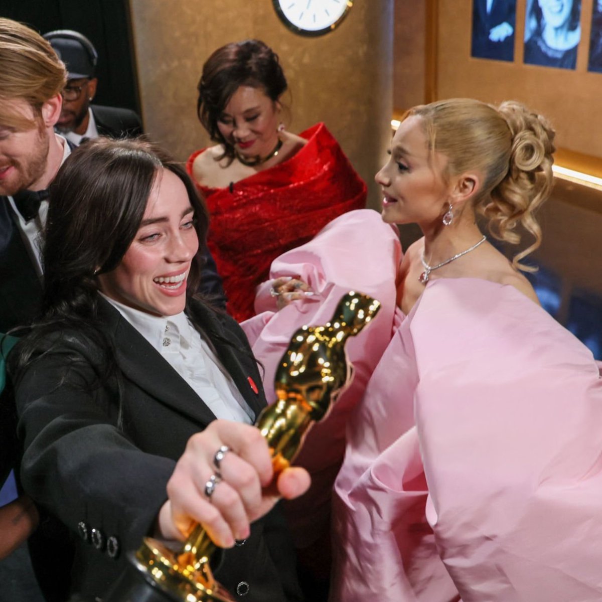 Info Billie Brasil on X: "AMORES! Billie Eilish e Ariana Grande em novas  fotos no #Oscars. https://t.co/v1dhcO4VXi" / X