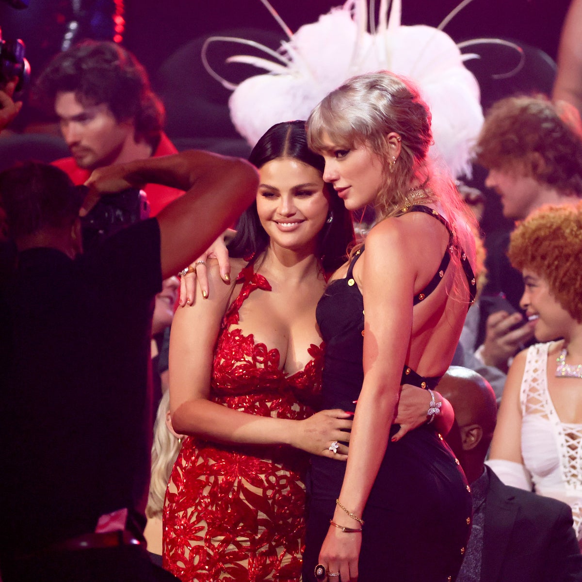 Selena Gomez jokes she looks 'constipated' while posing next to Taylor  Swift at VMAs | The Independent