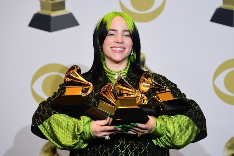 Billie Eilish gây bàn tán khi 'càn quét' Grammy - VnExpress Giải trí