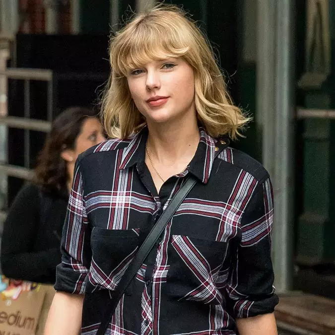 25 Stunning Taylor Swift No Makeup Photos | Fabbon