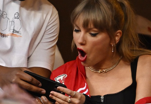 PHOTOS: Taylor Swift at Broncos-Chiefs game in Kansas City – The Denver Post