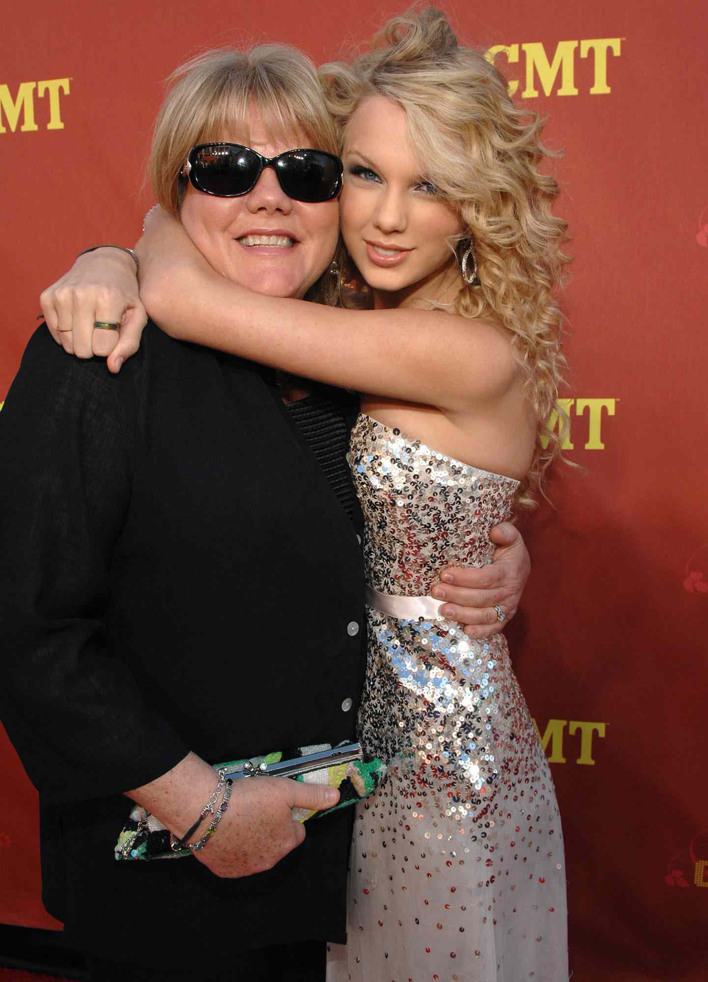 Taylor Swift Reveals Her Mom Andrea Has a Brain Tumor