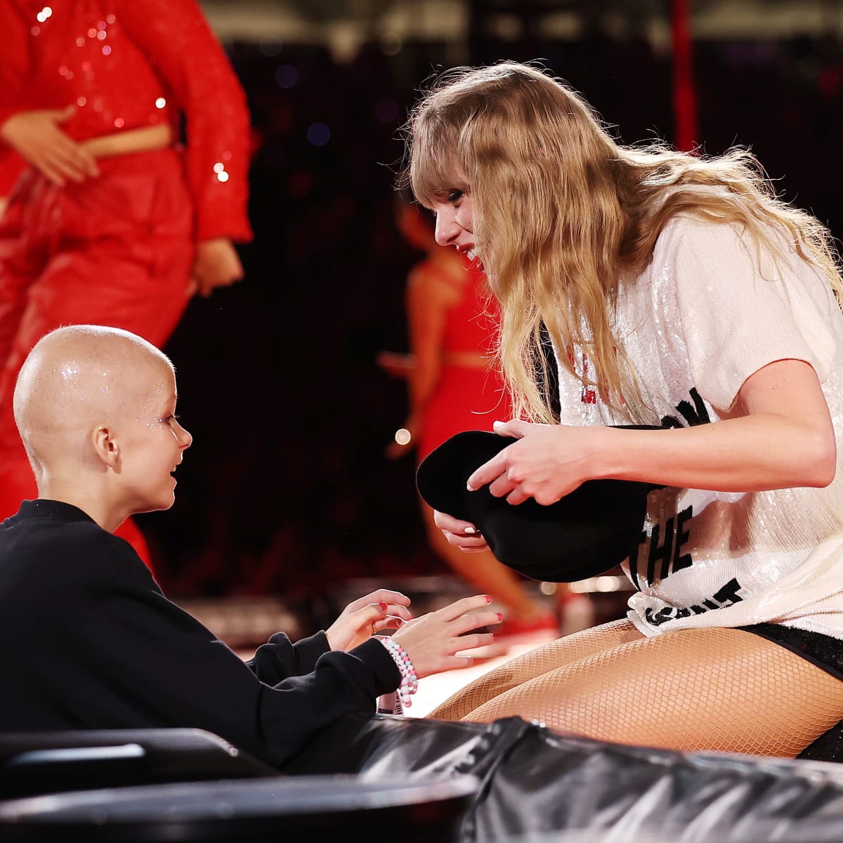 Taylor Swift Grants Wish of Fan Battling Cancer at Sydney Show - Parade