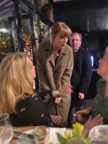 Taylor Swift News 🤍 on X: " | #NEW Taylor Swift at a restaurant in  London recently  https://t.co/be6EcEeDWI" / X