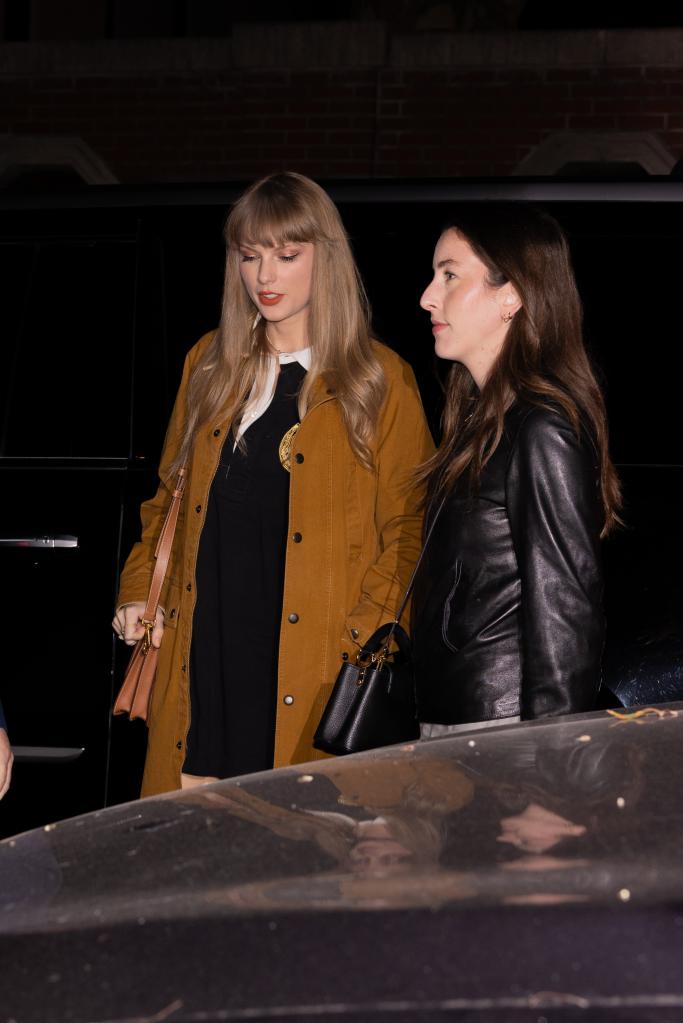 Taylor Swift grabs dinner with HAIM in NYC before release of '1989 (Taylor's  Version)'