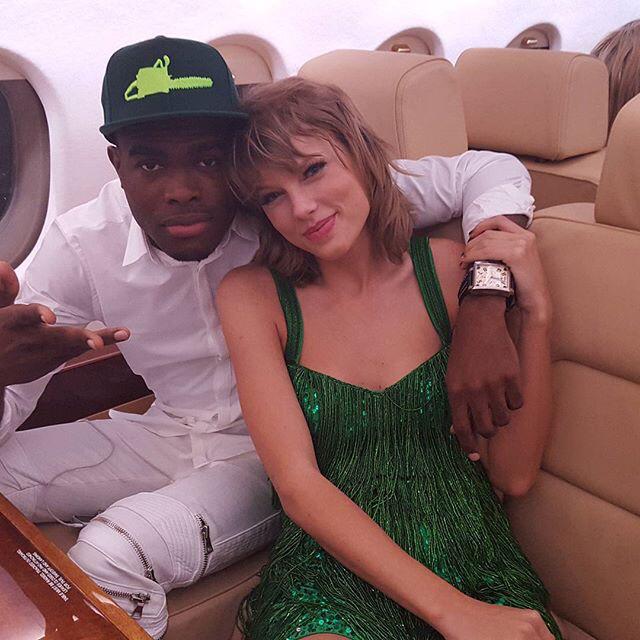 Taylor Swift News 🤍 on X: "Taylor flew @omimusiconline back to LA on her  private jet last night straight after the show! #1989TourSanDiego  http://t.co/NScGygDNtS" / X