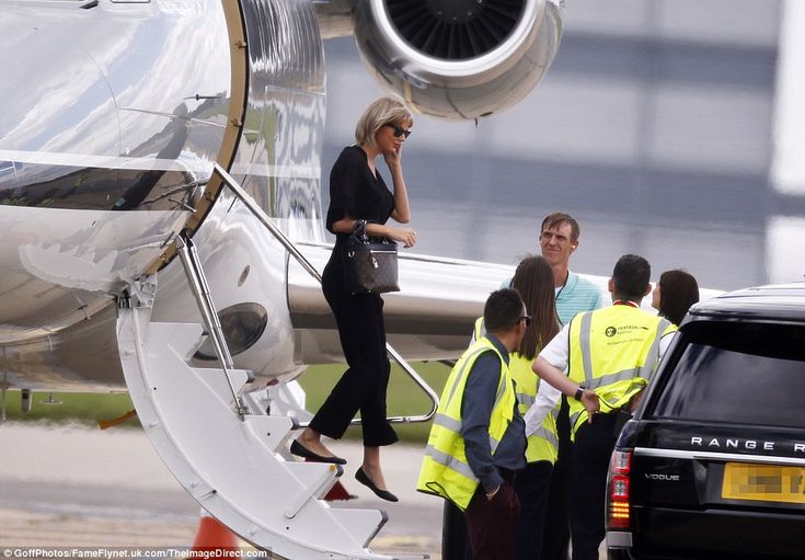 Taylor Swift whisks Tom Hiddleston to the UK on private jet | Taylor swift