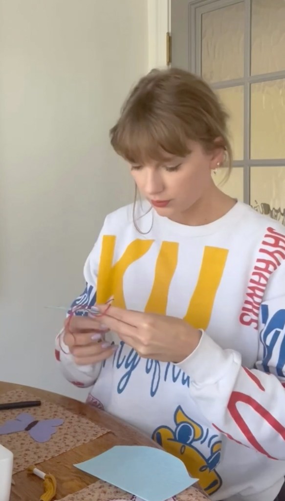 Taylor Swift doing arts and crafts.