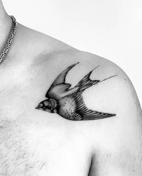 A diving swallow on the shoulder by @karlie.tattoo