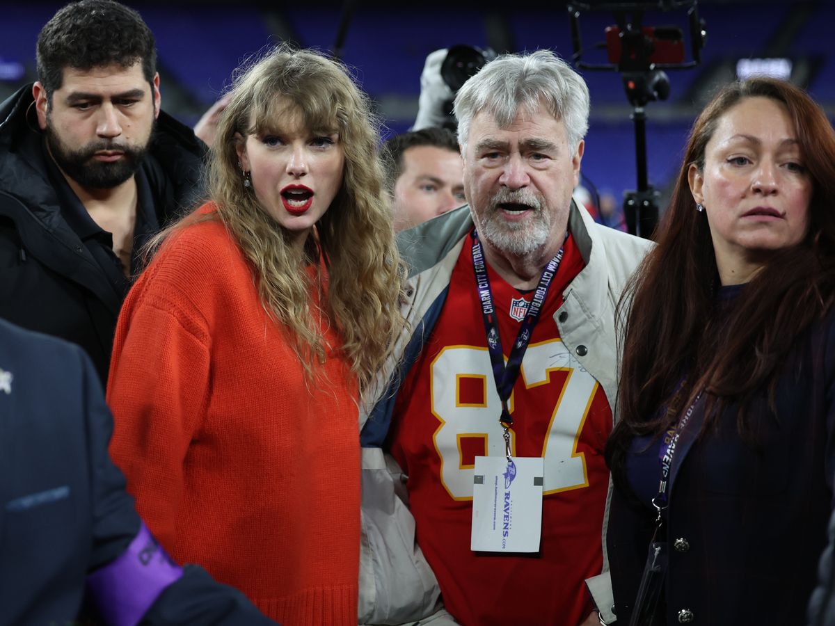 Travis Kelce's dad has been surprised by Taylor Swift since awkward first  meeting - The Mirror US