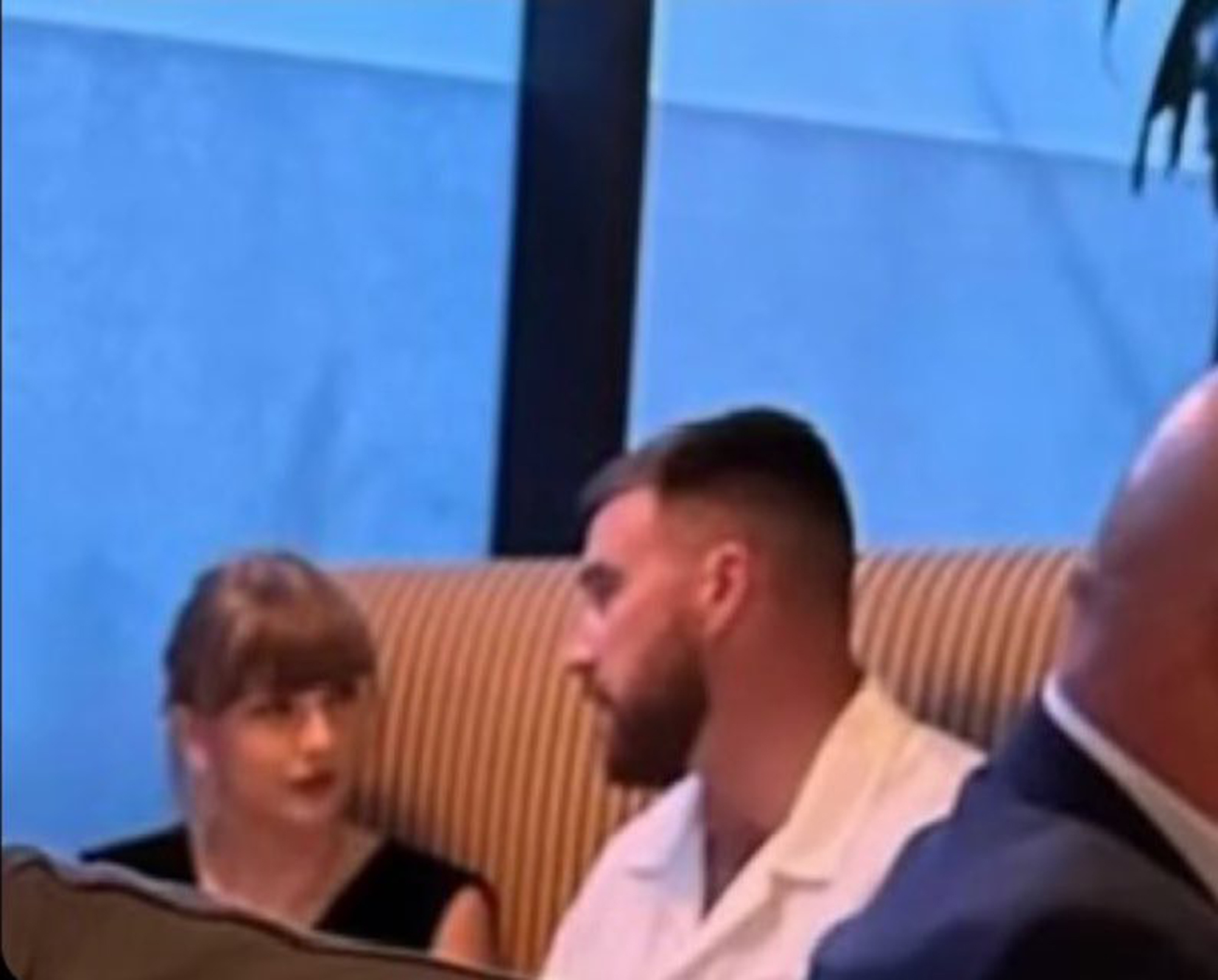 Taylor Swift, Travis Kelce sit on same side of booth during L.A. dinner date