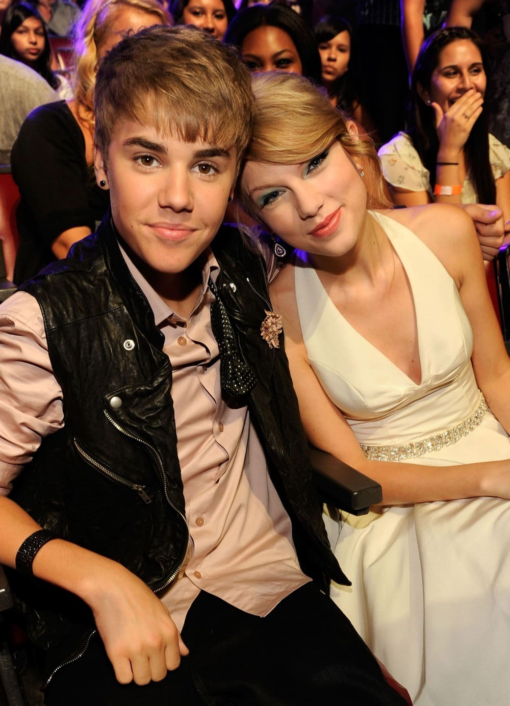 Trước khi chia phe nghỉ chơi, Justin Bieber và Taylor Swift từng thân thiết