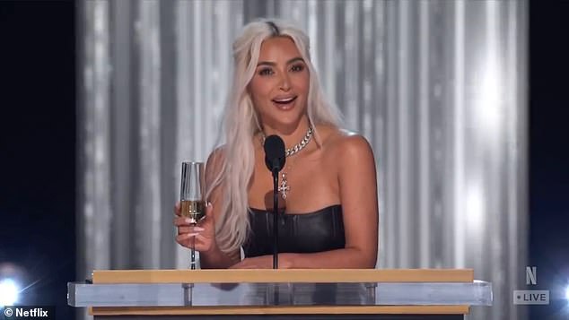 Kim Kardashian được cho là đã bị choáng ngợp bởi sự tiếp đón 'tàn bạo' mà cô nhận được khi quay trực tiếp Tom Brady trên Netflix