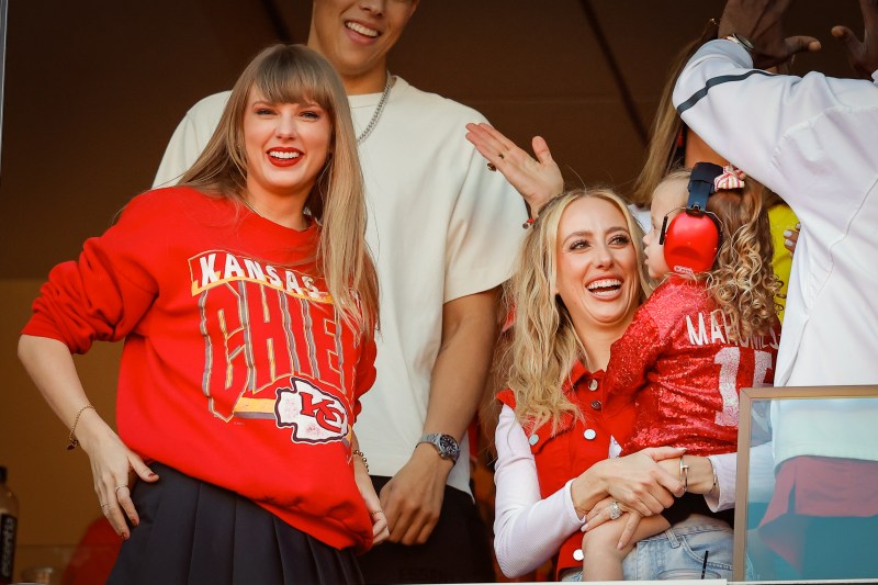 Taylor Swift's Gift From Travis Kelce For 1-Month Anniversary Revealed