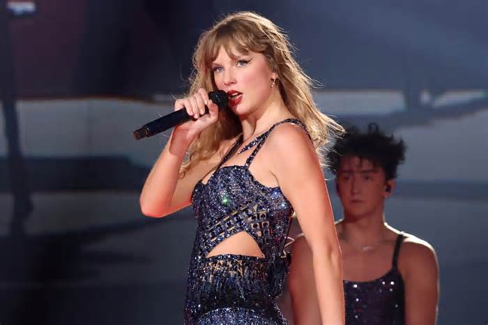 Photos: Taylor Swift lights up Paris in first concert of European tour