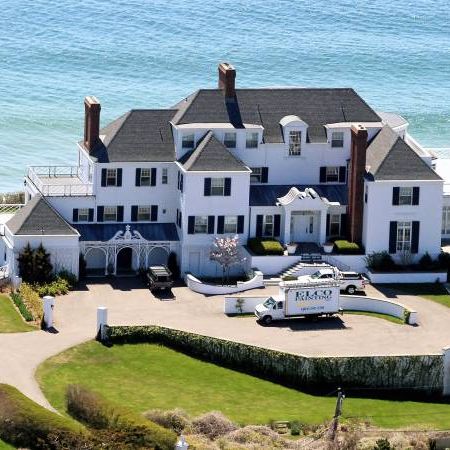 A New Taylor Swift Song Tells the Story of Her Rhode Island Home