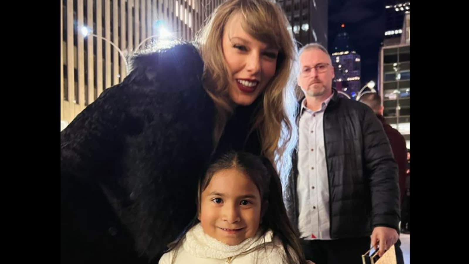 Taylor Swift walks past her security to meet 6-year-old fan. Watch | Trending - Hindustan Times