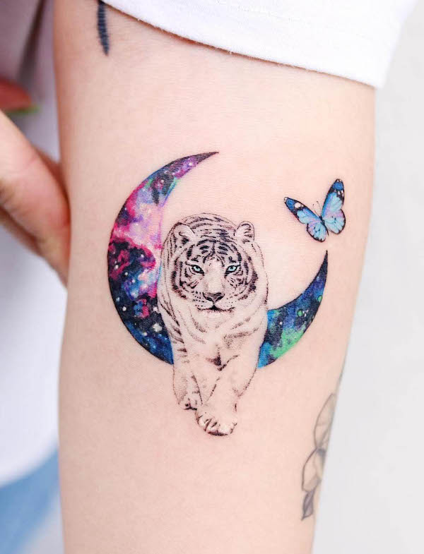 Moon and tiger tattoo by @guseul_tattoo