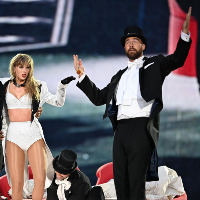 Travis Kelce told himself not to 'drop the baby' while carrying Taylor  Swift on stage