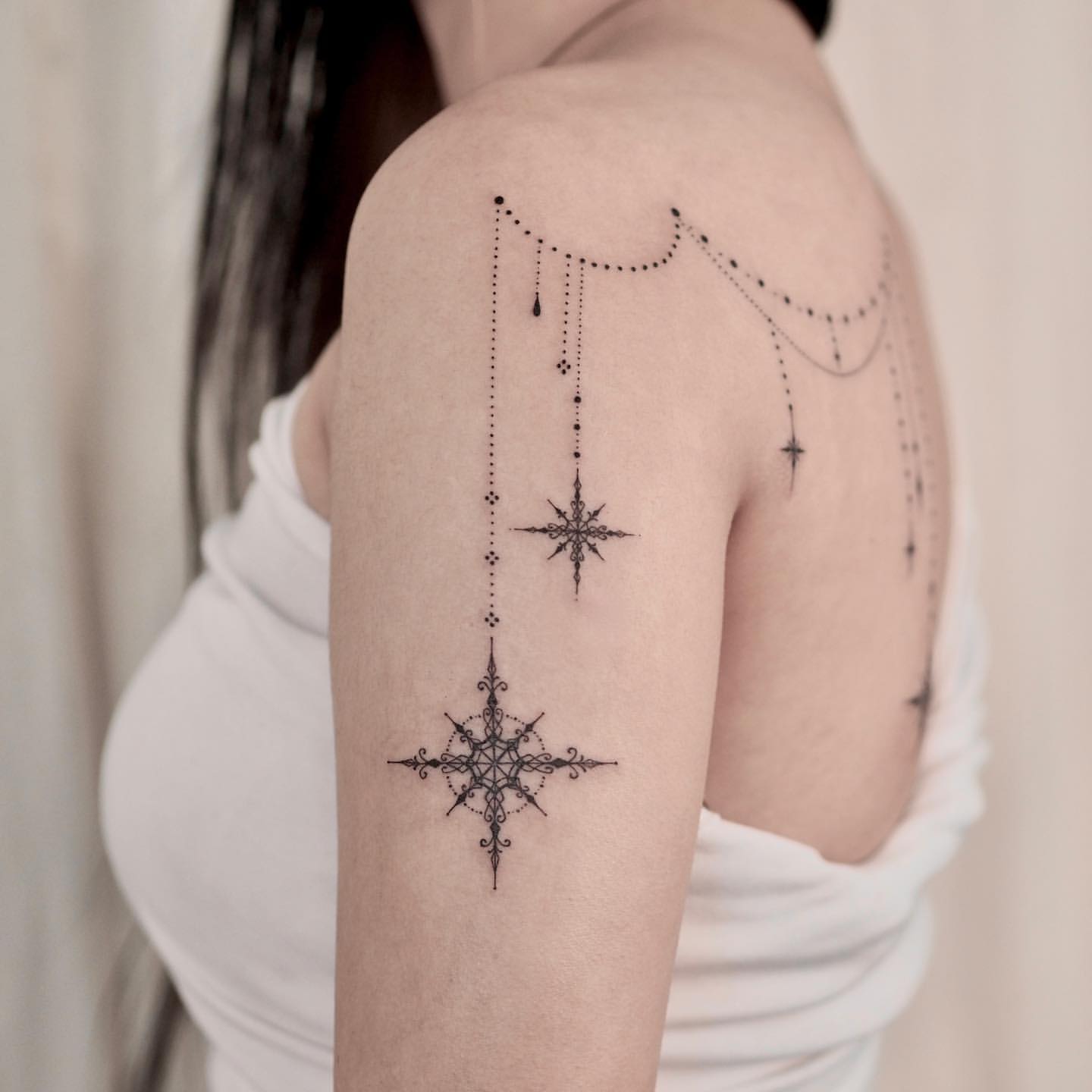 30 Stunning Shoulder Tattoo Ideas in 2024