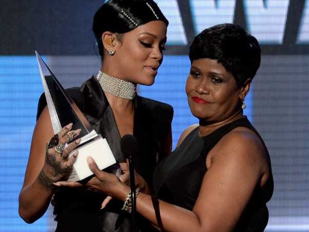 Rihanna's Mom Presented Her With Icon Award at AMAs [VIDEO]