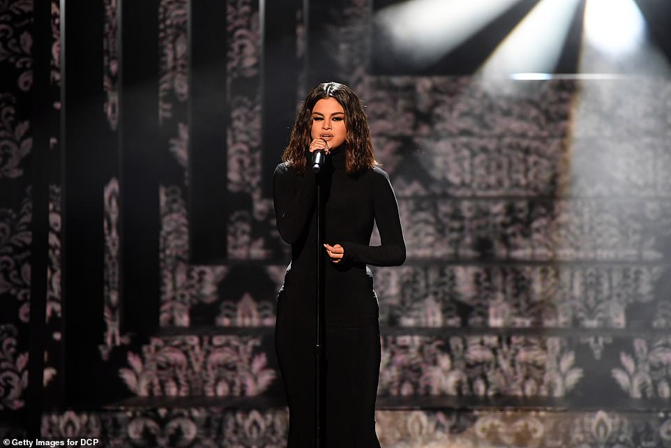 She's back! The show opened to Selena singing while wearing a black gown