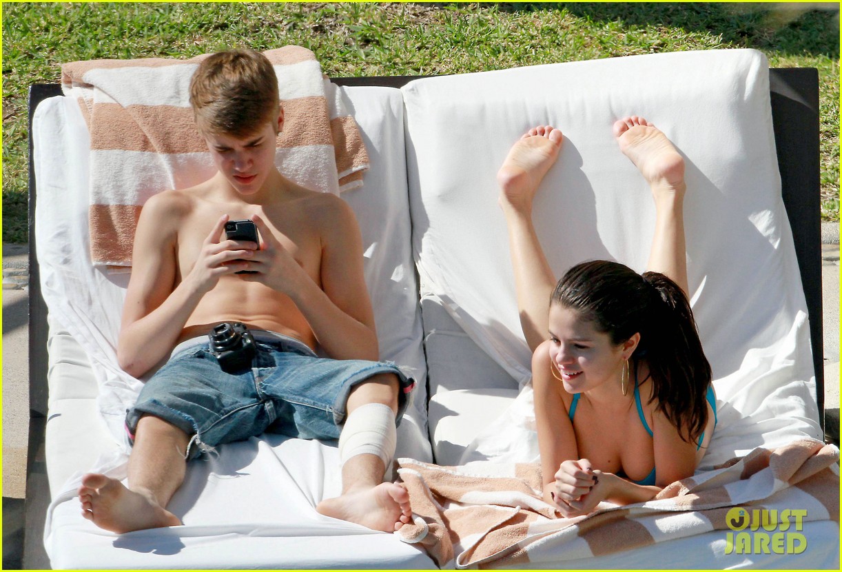 selena gomez justin bieber pool party 052607655