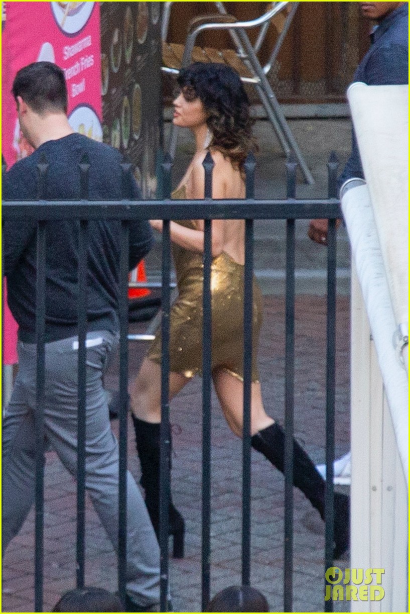 Selena Gomez Rocks Backless Gold Dress for Video Shoot in LA: Photo 4426416  | Selena Gomez Photos | Just Jared: Entertainment News