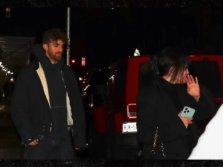 Selena Gomez & Chainsmokers' Drew Taggart Hold Hands on Date Night