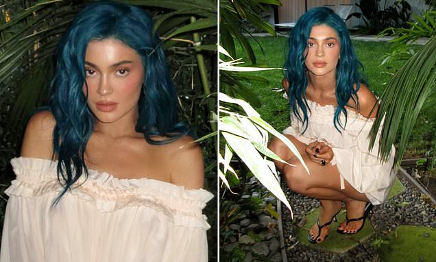 Kylie Jenner shares more sensual snapshots with new blue hair... after  reuniting with ex-BFF Jordyn Woods | Daily Mail Online