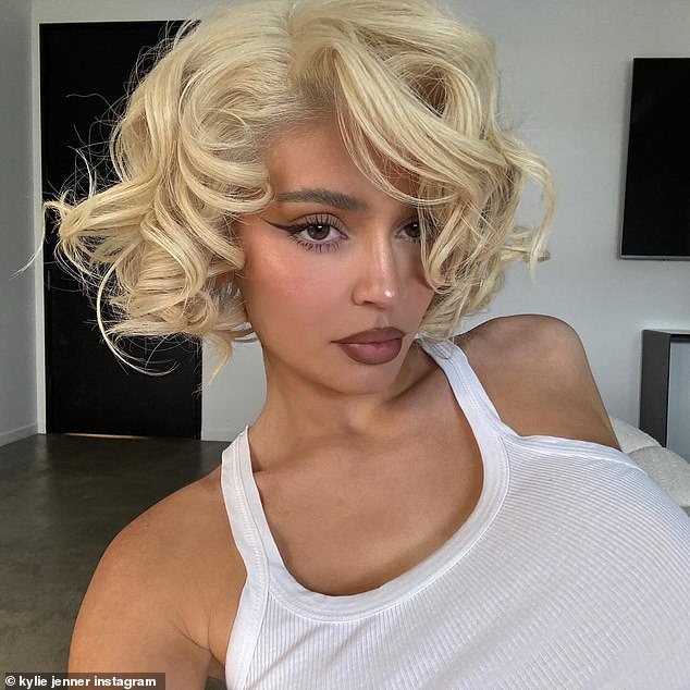 Kylie channels Marylin Monroe as she rocks a cropped blonde wig