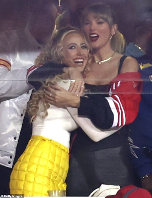 Taylor and Brittany shared a hug as they watched the Chiefs beat the Broncos last year