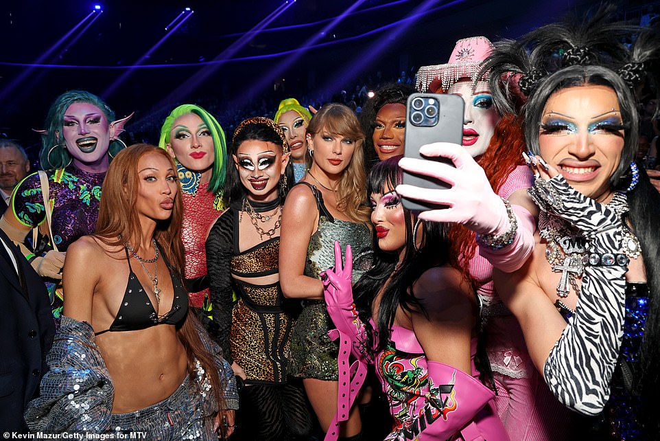 Swift was at the center of a shots with the contestants on the series, which garnered an enthusiastic response from followers of the show's Instagram page