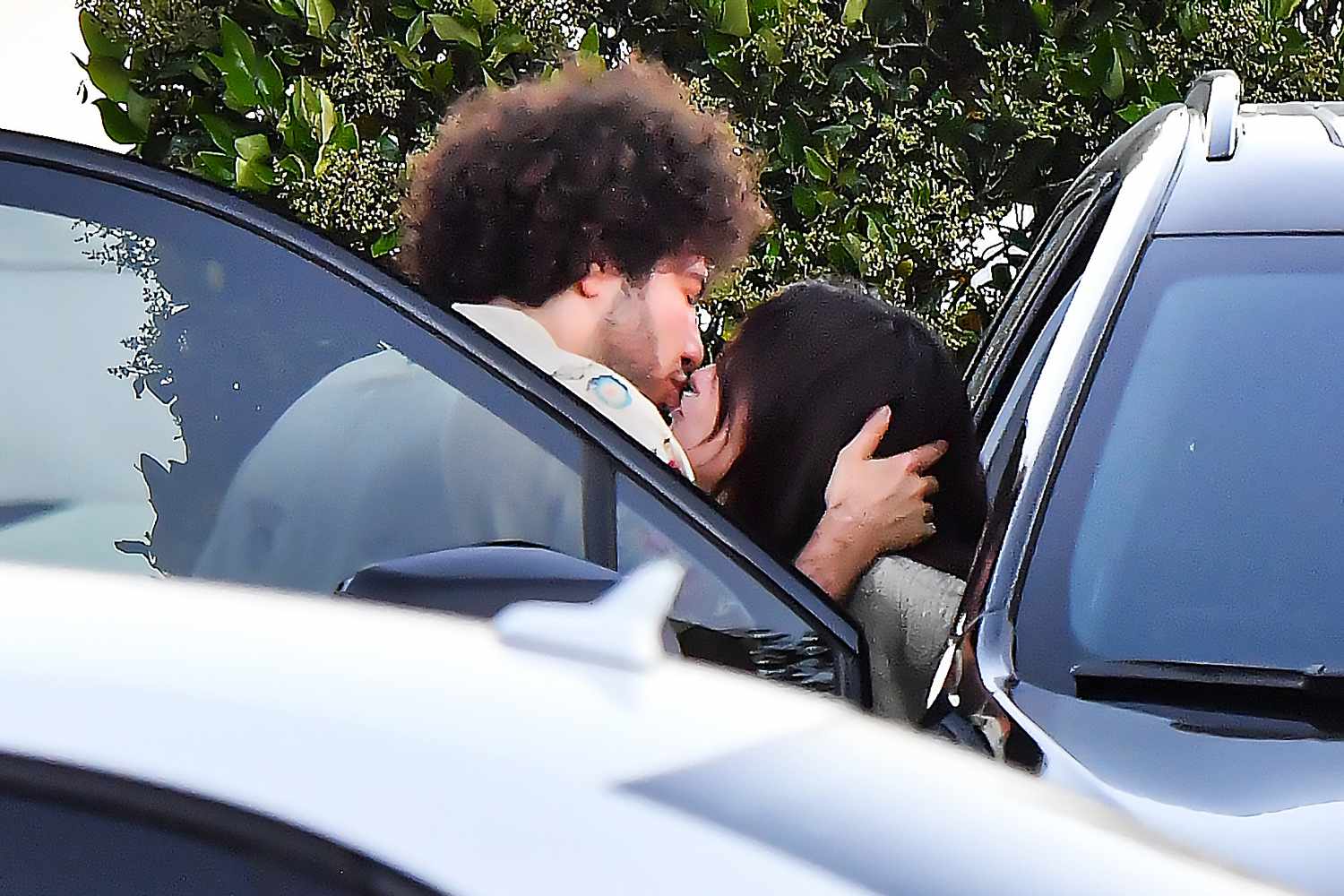 Selena Gomez, Benny Blanco Share Kiss After Dinner Date in Malibu