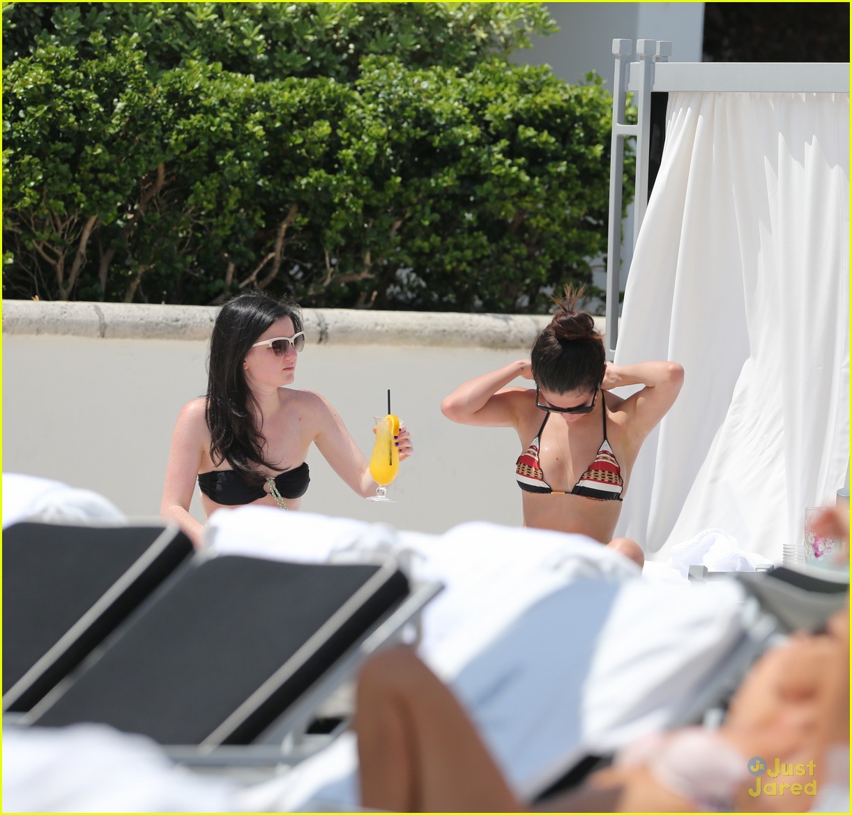 Selena Gomez: Poolside Pretty in Miami: Photo 560081 | Bikini, Selena Gomez  Pictures | Just Jared Jr.