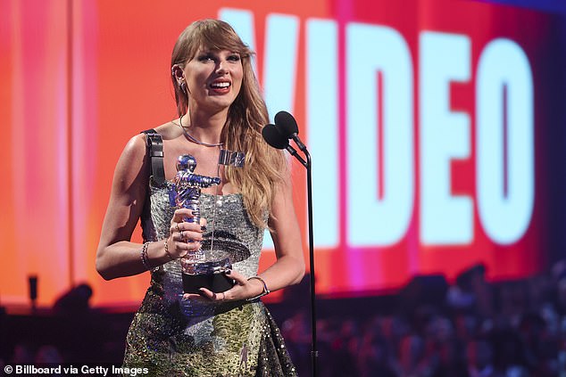 Swift singled out her boyfriend Travis Kelce after winning her VMA for best video