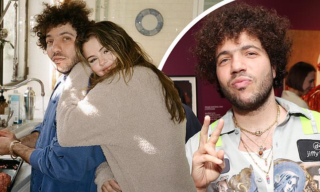 Selena Gomez's boyfriend Benny Blanco reveals what dishes he makes for her  - as he talks their shared love of the kitchen: 'We always cook together' |  Daily Mail Online